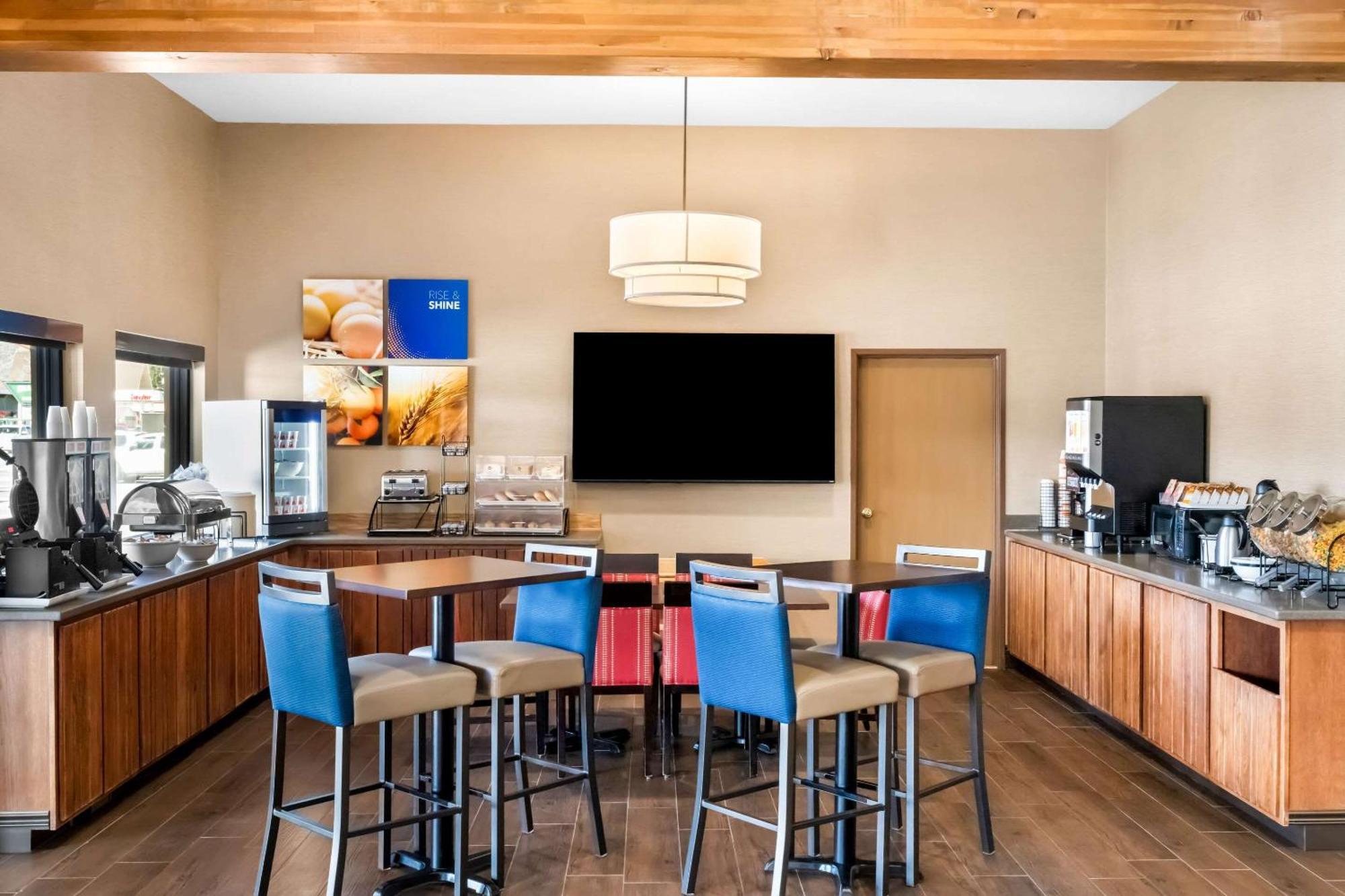 Comfort Inn At Buffalo Bill Village Resort Cody Bagian luar foto